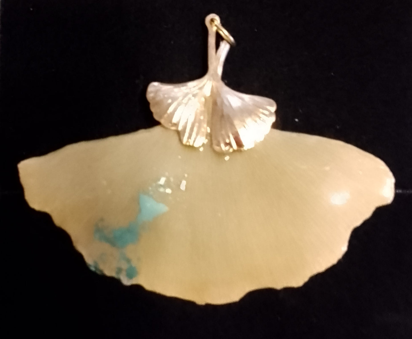 Ginkgo biloba en pendentif