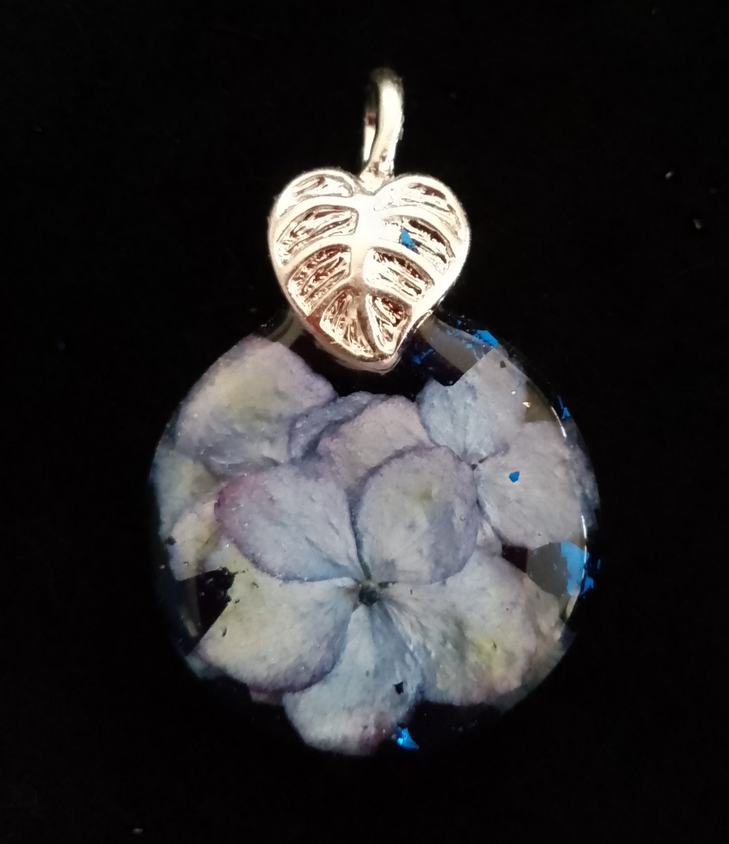 Hortensia bleu en pendentif